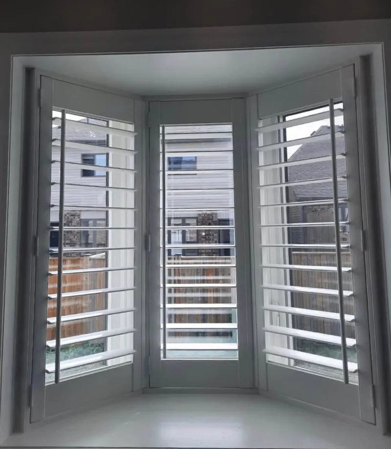 Shutters following the angles of a bay window